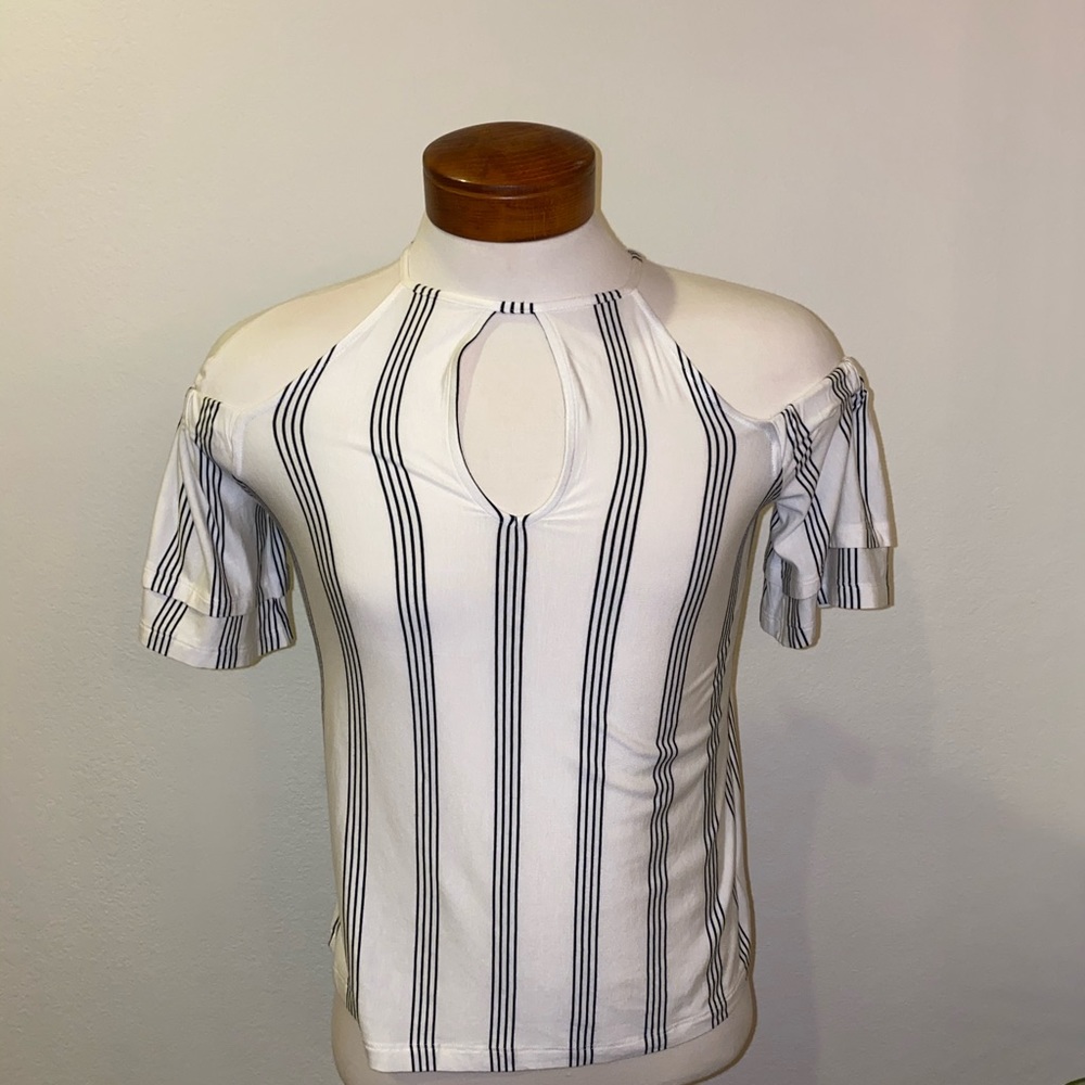 Cold shoulder, t-shirt